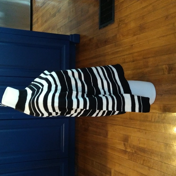 Size M Gap wool blend white and black striped turtleneck sweater - Picture 5 of 14